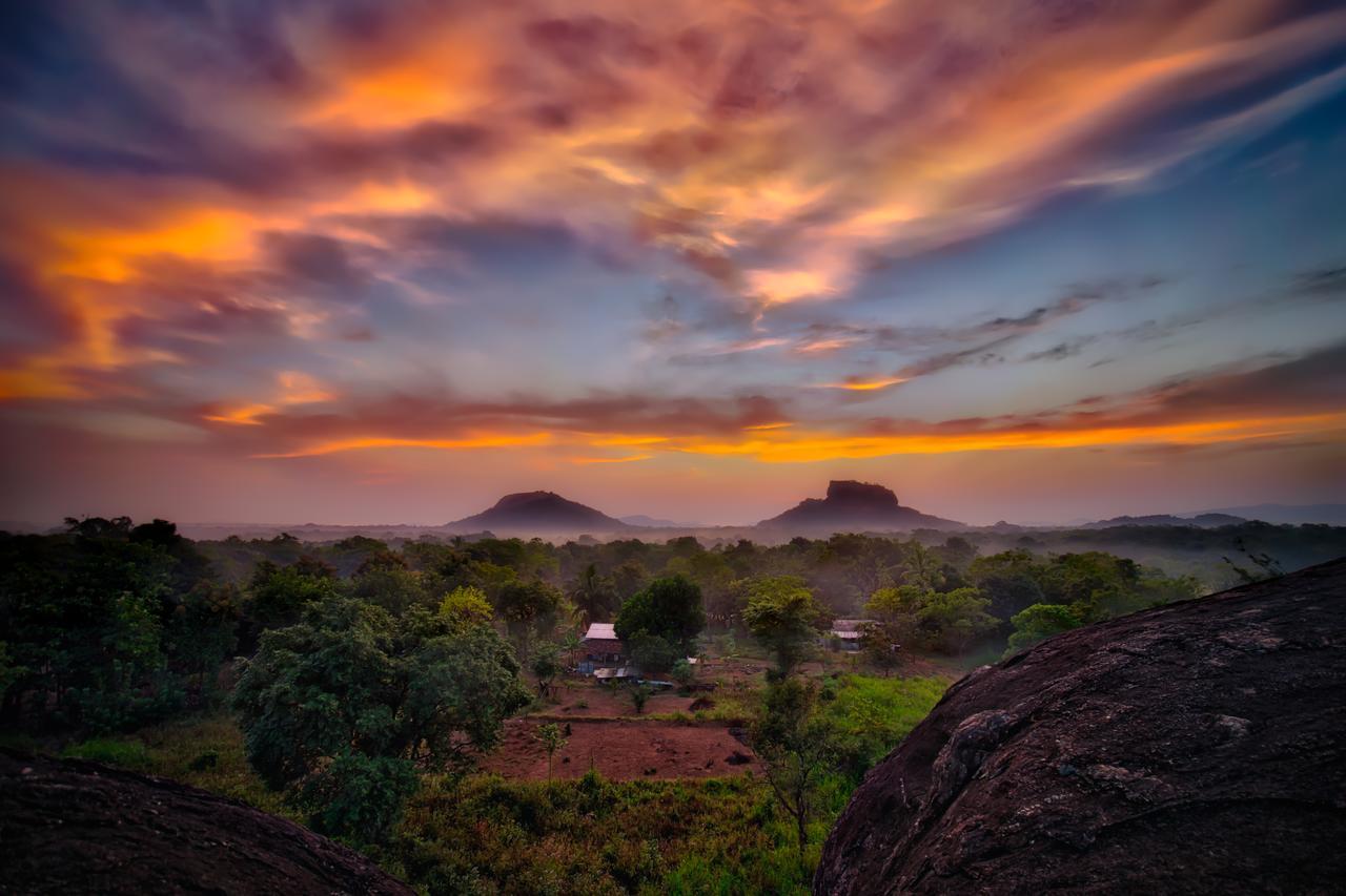 Choona Lodge 'View Of Sigiriya & Pidurangala With Sunrise' Exteriér fotografie